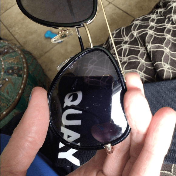READ** Quay POLARIZED LL IN MINI READ Stylish Black and Gold Sunglasses main image 7
